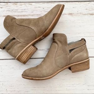 Gianni Bini Tan Brown Buckle Ankle Booties